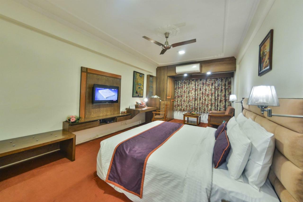 Batra Hotels And Residences Srīnagar Exterior foto